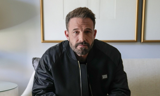 Μπεν Άφλεκ: Μοιάζει σφιγμένος την ώρα που η Τζένιφερ Λόπεζ δηλώνει «έτοιμη να βγει ξανά ραντεβού»