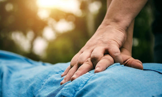 Κατερίνη: 16χρονη έκανε ΚΑΡΠΑ στον πατέρα της που έπαθε ανακοπή και τον έσωσε