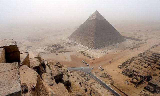 Δέος και μυστήριο στη Γκίζα: Νέα ευρήματα κάτω από τις πυραμίδες - Ενδείξεις για «τεράστια πόλη»