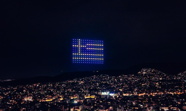 25η Μαρτίου: Ενθουσιασμό προκάλεσε το μοναδικό Drone Show του Δήμου Βάρης Βούλας Βουλιαγμένης