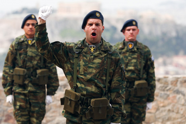 25η Μαρτίου: Σείστηκε ο Λυκαβηττός από τους 21 κανονιοβολισμούς πριν τη στρατιωτική παρέλαση