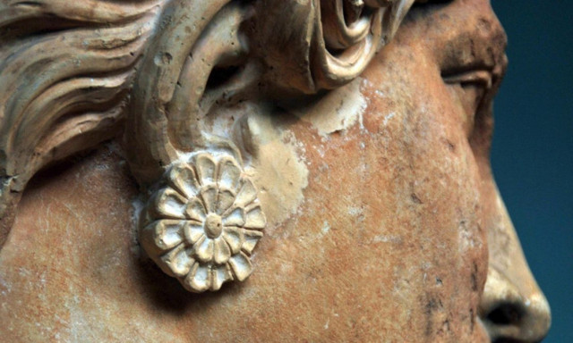 Πώς μύριζαν οι αρχαίοι θεοί και τα αγάλματά τους; Ένας Δανός ειδικός απαντά