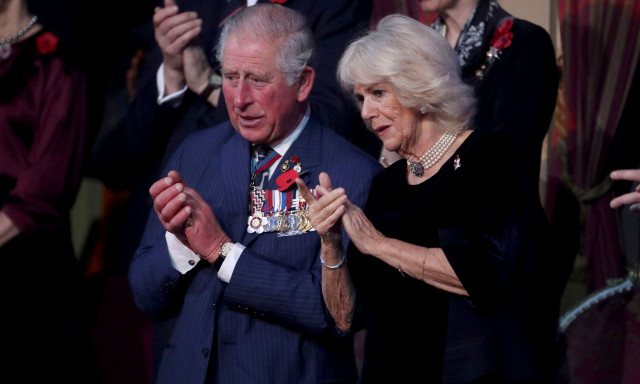 Αναβλήθηκε η επίσημη επίσκεψη του Καρόλου και της Καμίλα στο Βατικανό