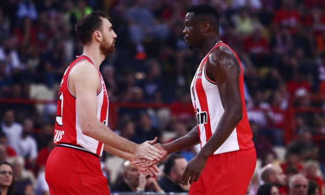 Ολυμπιακός: Η πίεση της πρωτιάς και το «κρέμασμα» του Μιλουτίνοφ στα μανταλάκια