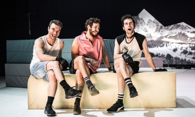 Θέατρο Κιβωτός: Μόνο για δέκα παραστάσεις «Τα σκυλιά» του Ανέστη Αζά