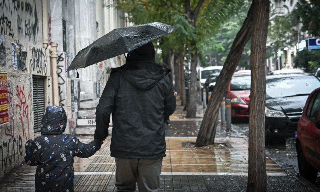 Βίντεο με τη ραγδαία αλλαγή του καιρού μέχρι την Κυριακή - Φεύγει η σκόνη, έρχονται οι βροχές