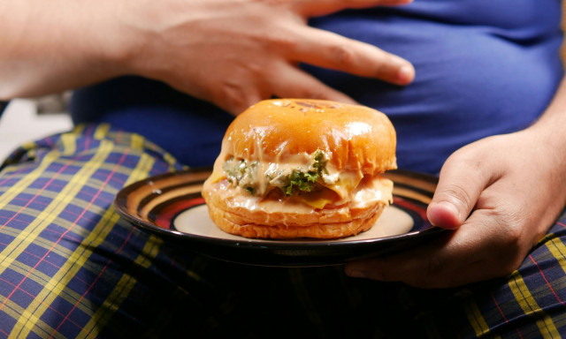 Ανατρεπτική έρευνα για την παχυσαρκία - Μείωνει την ευχαρίστηση κατά την κατανάλωση φαγητού