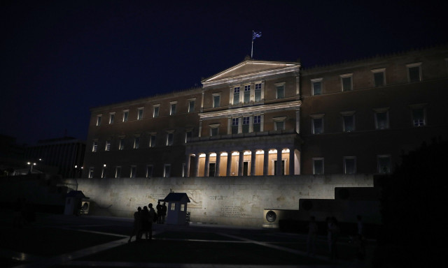 Γραφείο Προϋπολογισμού στη Βουλή: Προτείνει μείωση φόρων μισθωτών και συνετή οικονομική πολιτική