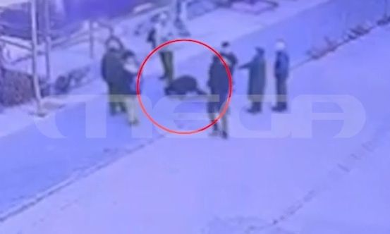 Καλλιθέα: Βίντεο ντοκουμέντο από την επίθεση ομάδας ανηλίκων σε 17χρονο – Η στιγμή που καταρρέει