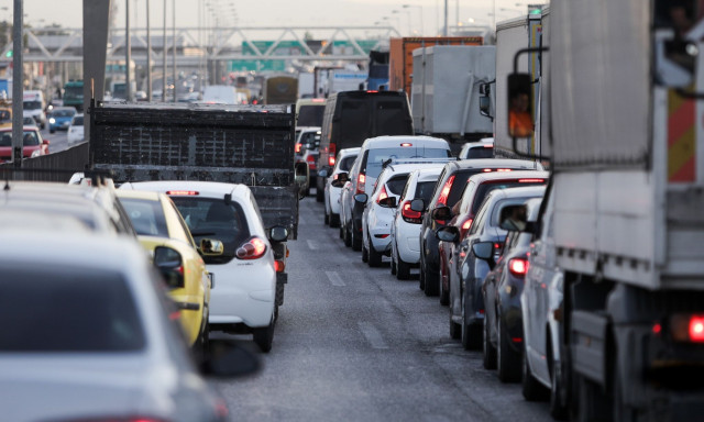 Κίνηση: Στο «κόκκινο» Κηφισός και Λεωφόρος Αθηνών - Μεγάλες καθυστερήσεις στην Αττική Οδό