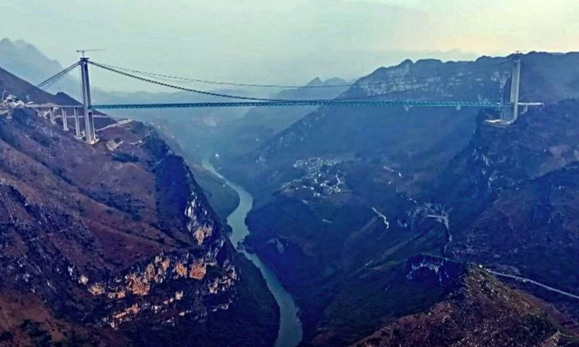 Η πιο ψηλή γέφυρα του κόσμου είναι στην Κίνα