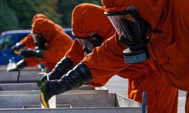 Ειδικοί του ΝΑΤΟ εκπαιδεύονται σε σενάρια βιολογικού, χημικού και πυρηνικού πολέμου (βίντεο)