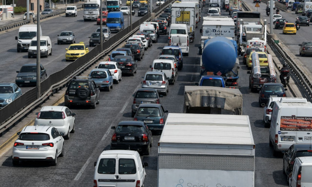 Κίνηση τώρα: «Βράζει» το κέντρο της Αθήνας - Σε ποια σημεία υπάρχουν μεγάλες καθυτσερήσεις