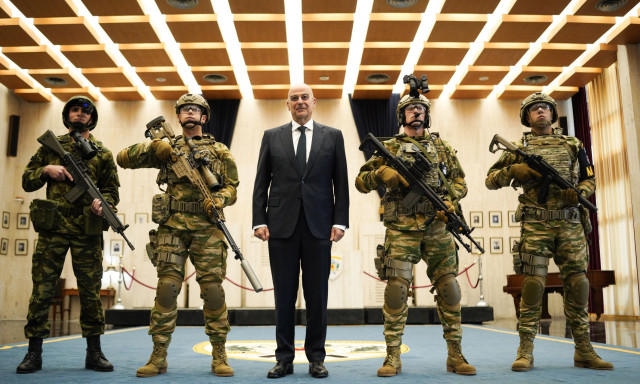 Αυξήσεις στις Ένοπλες Δυνάμεις: Πώς ο Δένδιας τερματίζει το καθεστώς «έντιμης πενίας» των ενστόλων