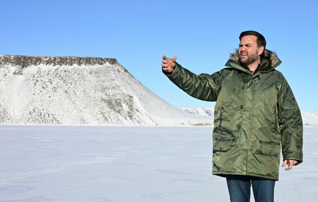 «Ο Βανς μας μισεί»: Οι φόβοι της Ευρώπης για τη Γροιλανδία αυξάνονται