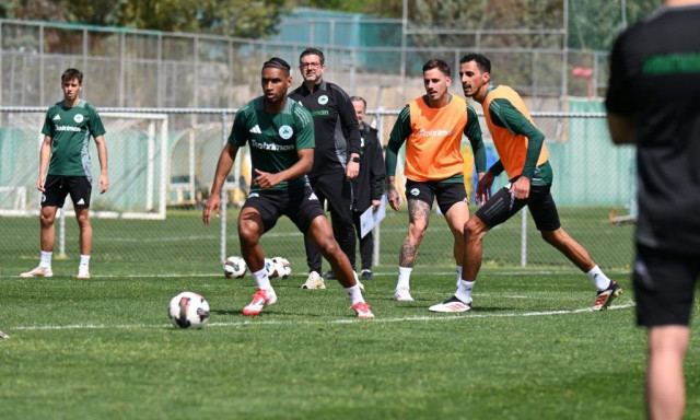 Παναθηναϊκός: Στο ντέρμπι χωρίς Μπακασέτα και Κώτσιρα – Η αποστολή του Βιτόρια