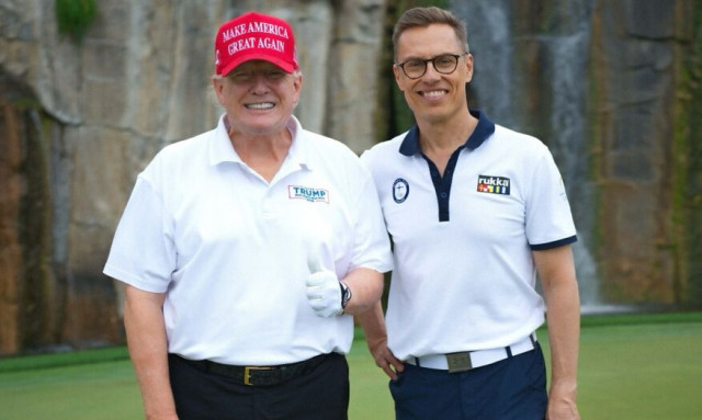 ΗΠΑ: Ο Τραμπ έπαιξε γκολφ με τον Πρόεδο της Φινλανδίας - Κέρδιζαν σε τουρνουά ανδρών