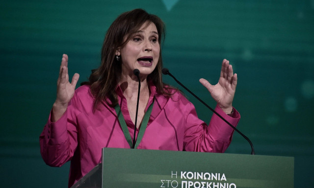 ΠΑΣΟΚ: Αναστέλλεται η κομματική ιδιότητα της Μπατζελή για έναν χρόνο