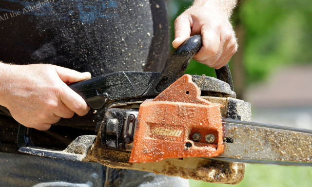 Πάτρα: Τσακώθηκαν στο κέντρο της πόλης και… έβγαλε το αλυσοπρίονο