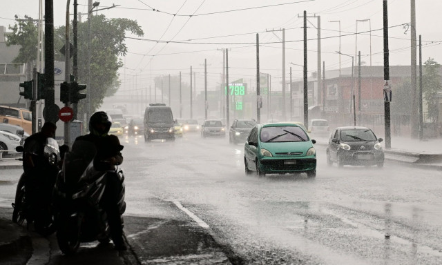Καιρός: «Κόκκινη» προειδοποίηση Μαρουσάκη - Πού θα βρέξει το επόμενο 48ωρο