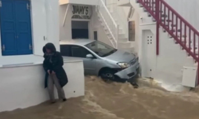 Πρωτοφανείς καταστροφές στις Κυκλάδες, «πνίγονται» Πάρος και Μύκονος - Απαγόρευση μετακινήσεων