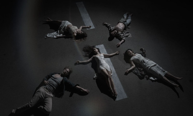 Θέατρο του Νέου Κόσμου: Πρεμιέρα για την παράσταση «Στην παλιά εθνική» για την ενοχή και τη λύτρωση