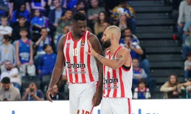 Ολυμπιακός: Δέκα μέρες έξω ο Φαλ, αμφίβολος με Άλμπα ο Φουρνιέ