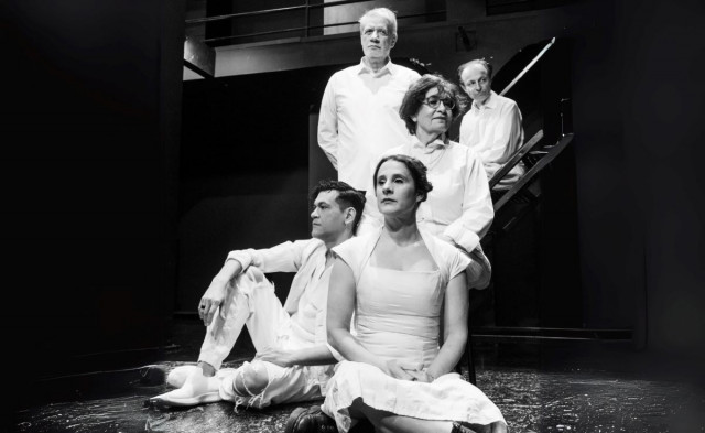 «Βρυκόλακες»: Κερδίστε 15 διπλές προσκλήσεις για την παράσταση στο θέατρο ΕΛΕΡ