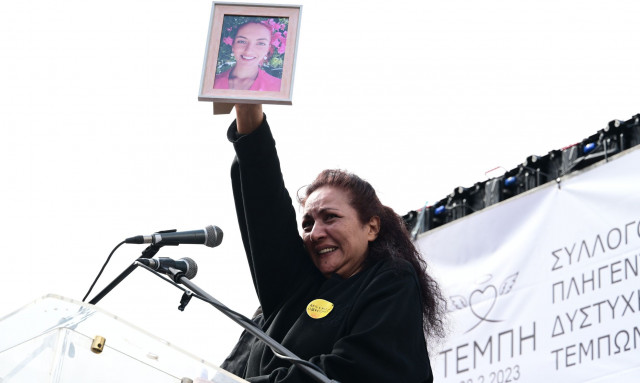 Μητέρα Κυριακής Γρίβα: Ζητάω τα ματωμένα ρούχα του παιδιού μου να τα πάρω στην αγκαλιά μου