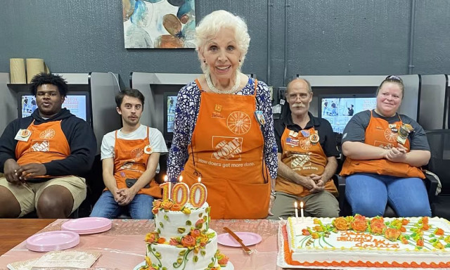 Είναι 100 ετών και ξυπνά στις 4 το πρωί!