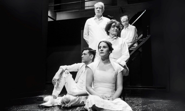 Θέατρο ΕΛΕΡ: Πρεμιέρα για τους «Βρυκόλακες» του Ίψεν διά χειρός Κοραή Δαμάτη