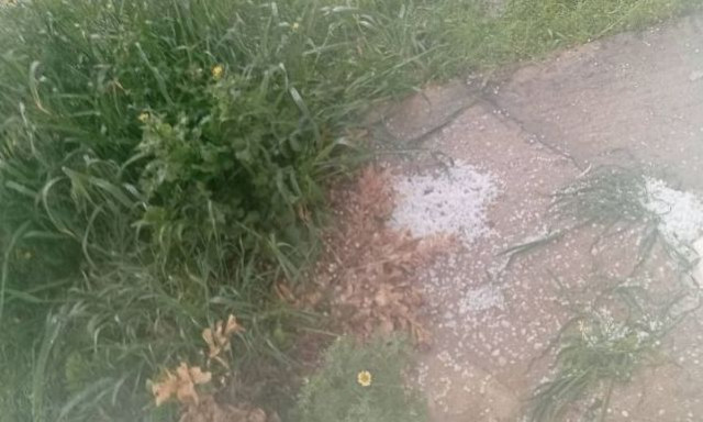 Σύρος: Έντονη χαλαζόπτωση σε μέγεθος φουντουκιού - Μοναδικές εικόνες