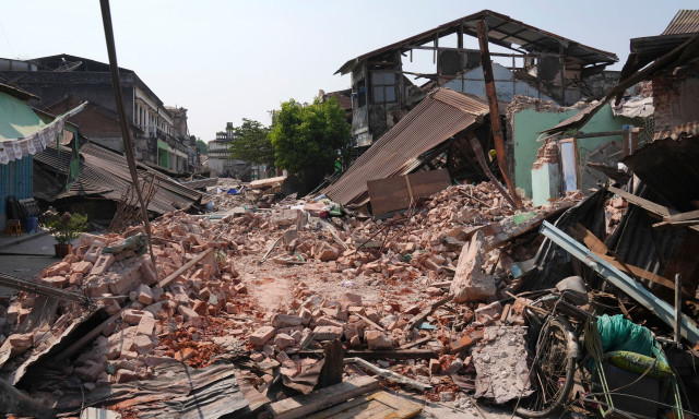 Μιανμάρ: Τουλάχιστον 2056 οι νεκροί από τον φονικό σεισμό των 7,7 Ρίχτερ