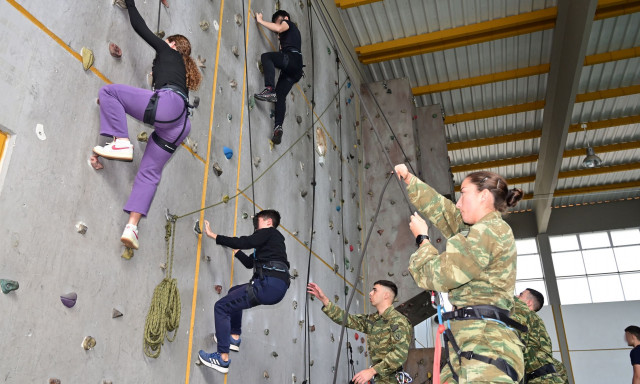 «Μία Ημέρα Εύελπις»: Σχολεία επισκέφτηκαν τη Στρατιωτική Σχολή Ευελπίδων