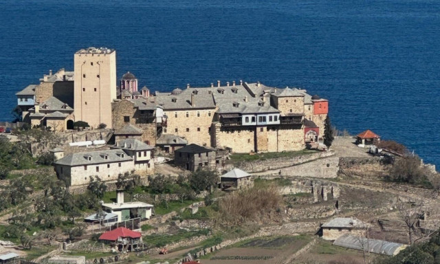 Βασιλιάς Κάρολος: Viral το Πρωταπριλιάτικο του Newsbomb για το Άγιο Όρος