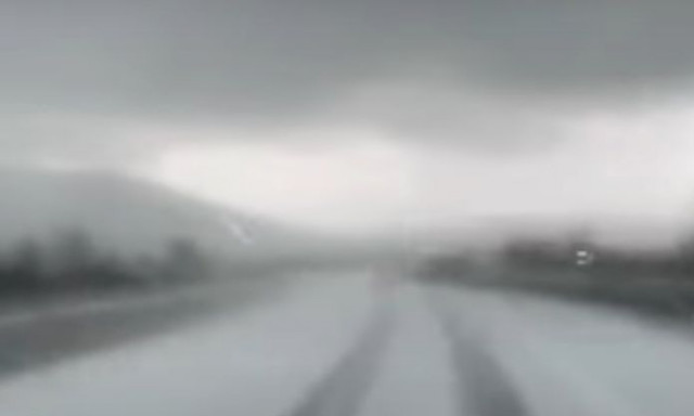 Κακοκαιρία: Στα «λευκά» η Εθνική Οδός Τρίπολης - Καλαμάτας λόγω χαλαζόπτωσης