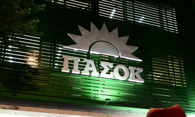 Επιχείρηση διαφυγής από την εσωστρέφεια για το ΠΑΣΟΚ