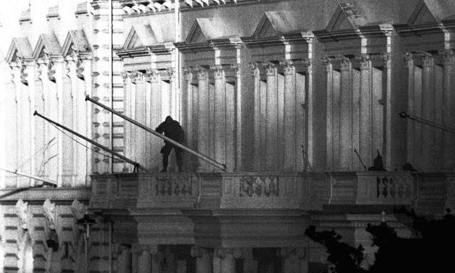 Πέθανε ο ήρωας αστυνομικός της πολιορκίας της ιρανικής πρεσβείας στο Λονδίνο το 1980