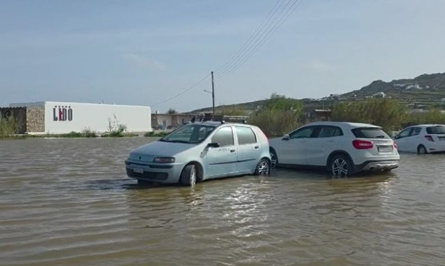 Μύκονος: Μεγάλες καταστροφές αποκάλυψε το πρώτο φως της μέρας μετά το «σφυροκόπημα» της κακοκαιρίας