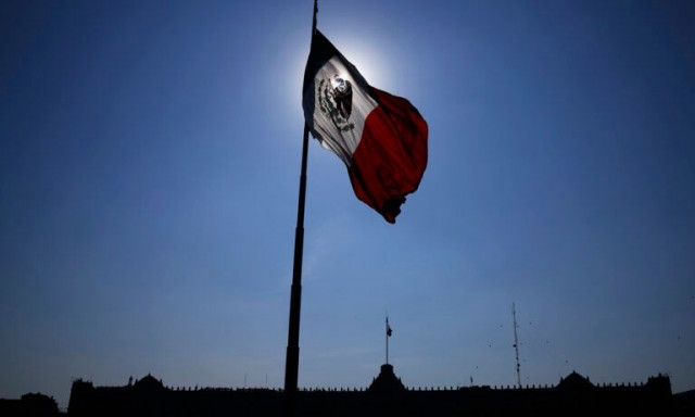 Το Μεξικό αναθεωρεί επί τα χείρω την πρόβλεψη για την ανάπτυξη λόγω ανησυχιών για τον Τραμπ