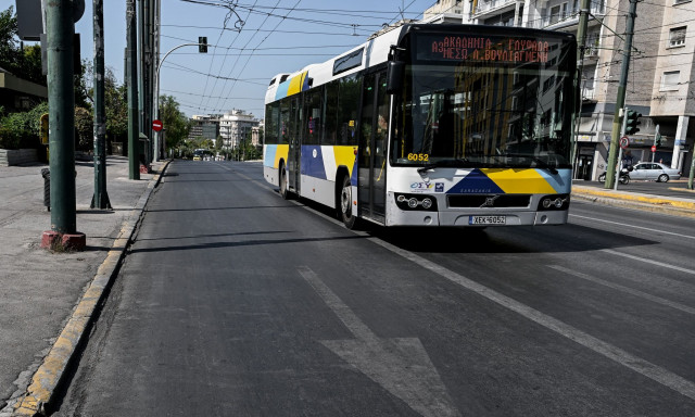 Έρχονται κάμερες και στα παρμπρίζ των λεωφορείων για τους παραβάτες που μπαίνουν σε λεωφορειολωρίδες