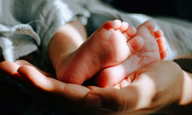 Βραζιλία: Εργαζόμενος στην καθαριότητα στο Ρίο βρήκε νεογέννητο δίπλα σε κάδους