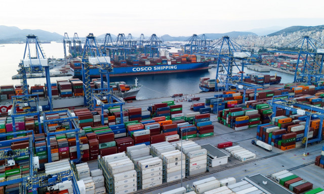 Δασμοί: Η «κατρακύλα» στις διεθνείς αγορές και το «ανάχωμα» για τις ελληνικές εξαγωγές