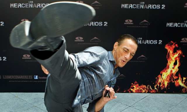 Ζαν-Κλοντ Βαν Νταμ: Κατηγορείται για ότι δέχθηκε σαν «δώρο» να πλαγιάσει με 5 μοντέλα