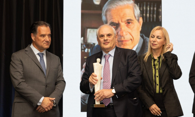 Το Βραβείο Κορυφαίας Προσωπικότητας της Ελληνικής Φαρμακοβιομηχανίας στον Παύλο Γιαννακόπουλο