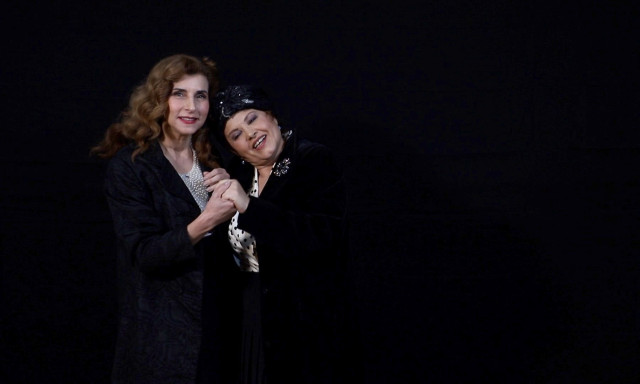 Το Τρίτο Στεφάνι...Εγώ η Εκάβη στο θέατρο Μικρό Γκλόρια