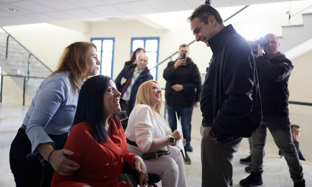 Επίσκεψη Μητσοτάκη στην Ακρινή – Συζήτησε με κατοίκους για την ανάπτυξη της Δυτικής Μακεδονίας