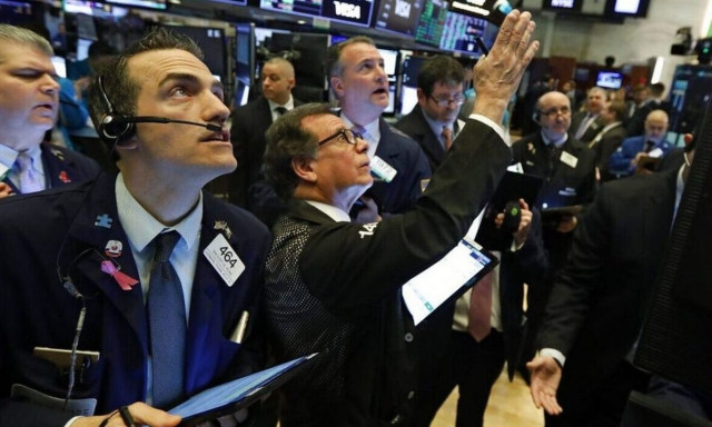 Το παγκόσμιο ξεπούλημα των μετοχών βαθαίνει μετά την... επιδρομή των δασμών Τραμπ