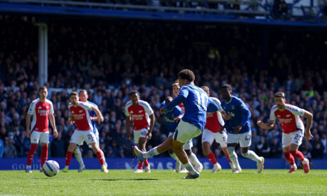 Premier League: Νέα γκέλα η Άρσεναλ, τυπική διαδικασία η στέψη για τη Λίβερπουλ