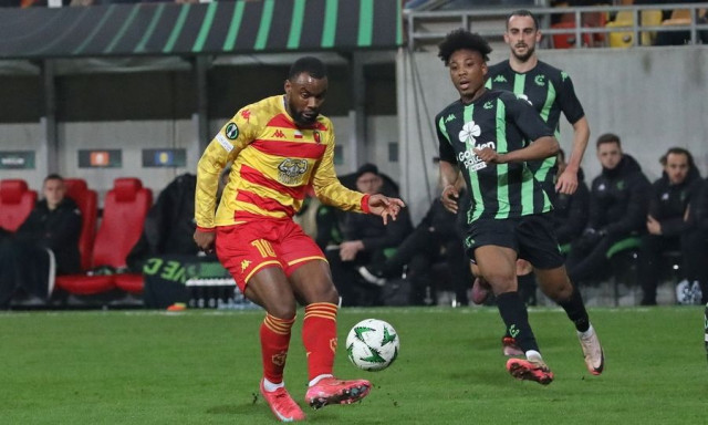 «Ξανά πρώτος» ο Ολυμπιακός, «ματιές σε Πουλούλου» η ΑΕΚ: Τα πρωτοσέλιδα (05/04)